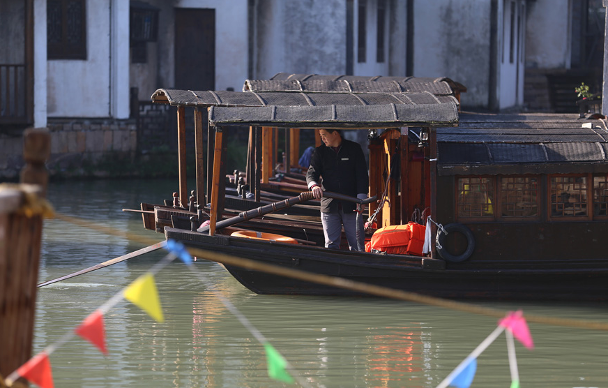 　图为第三届互联网大会前夕的乌镇西栅景区。新华网魏炜摄